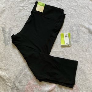 NWT GapBody FAST Black Legging Capris Size L